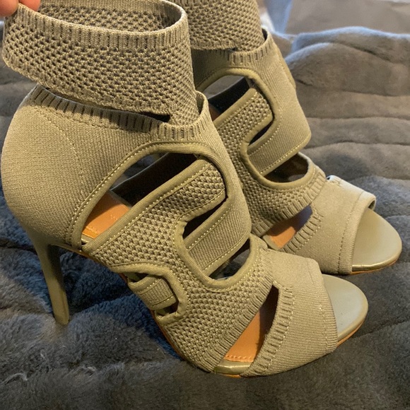 KHAKI ZARA HEELS - Picture 3 of 9